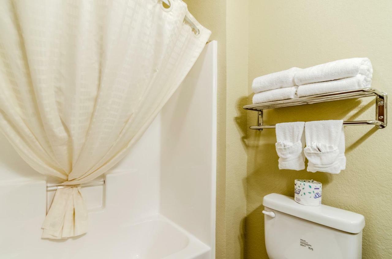 Cobblestone Inn & Suites-Kersey Ngoại thất bức ảnh