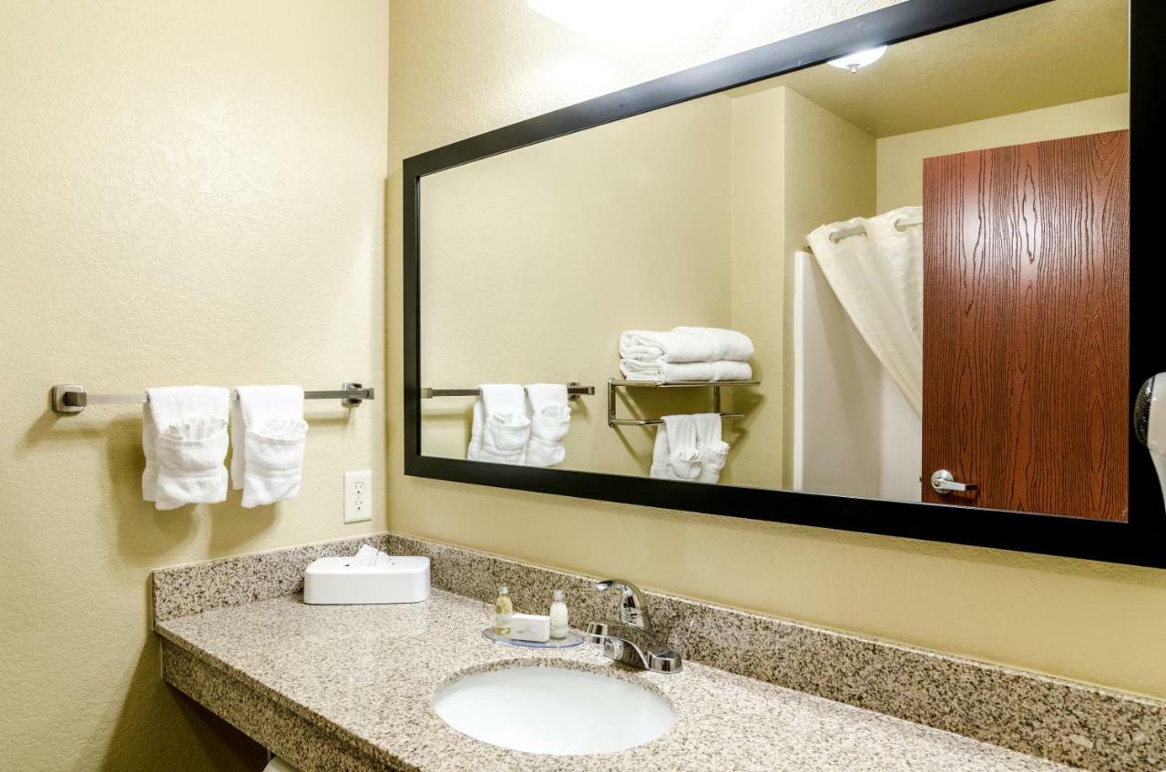 Cobblestone Inn & Suites-Kersey Ngoại thất bức ảnh