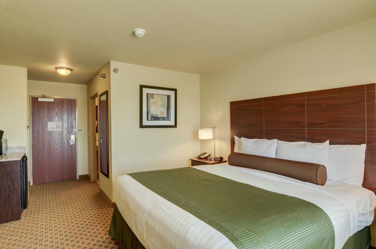 Cobblestone Inn & Suites-Kersey Ngoại thất bức ảnh