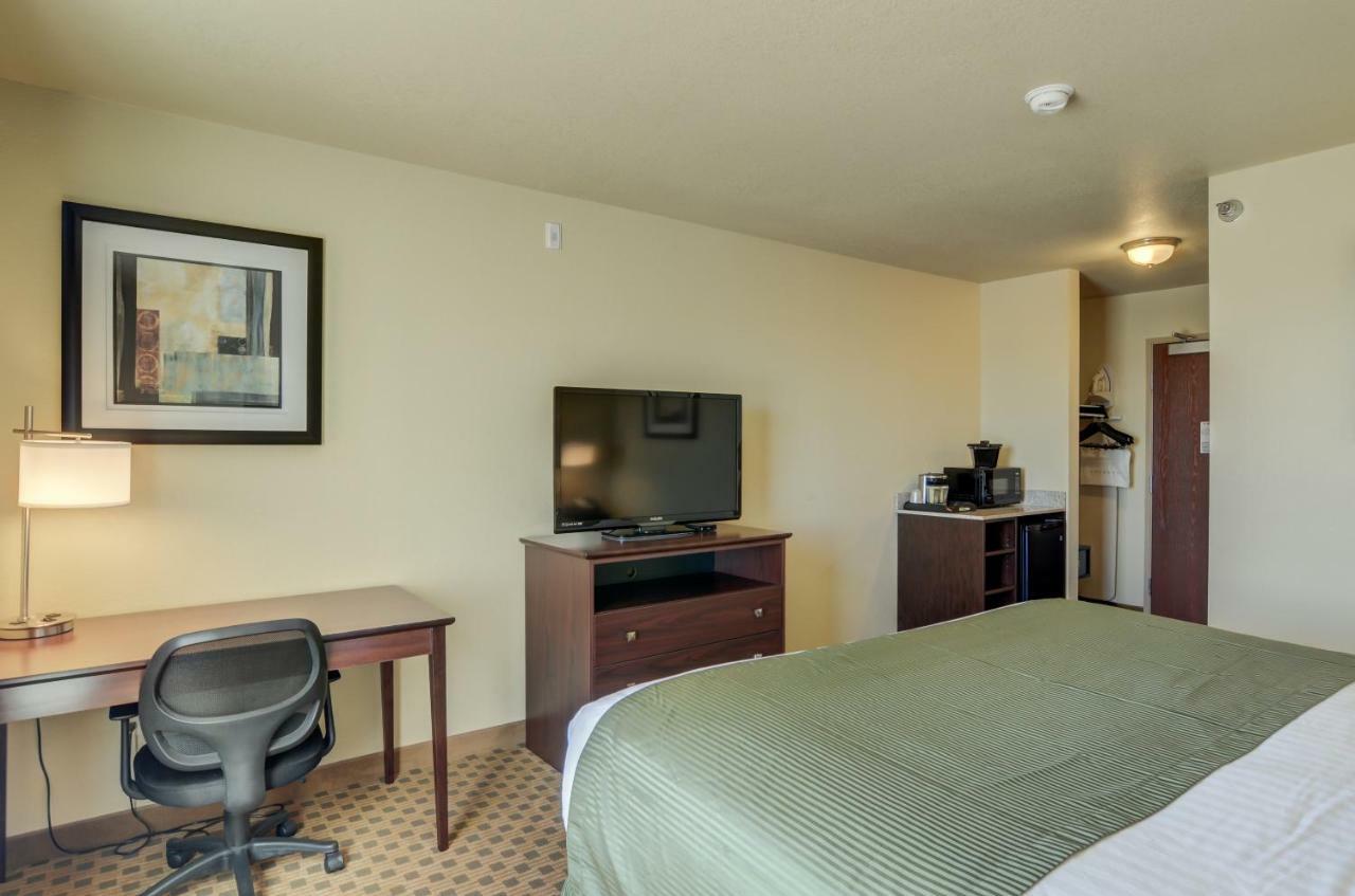 Cobblestone Inn & Suites-Kersey Ngoại thất bức ảnh