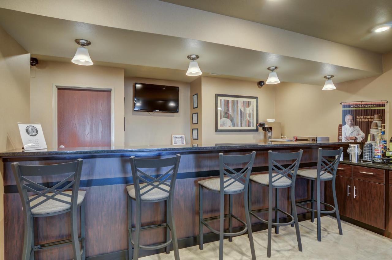 Cobblestone Inn & Suites-Kersey Ngoại thất bức ảnh