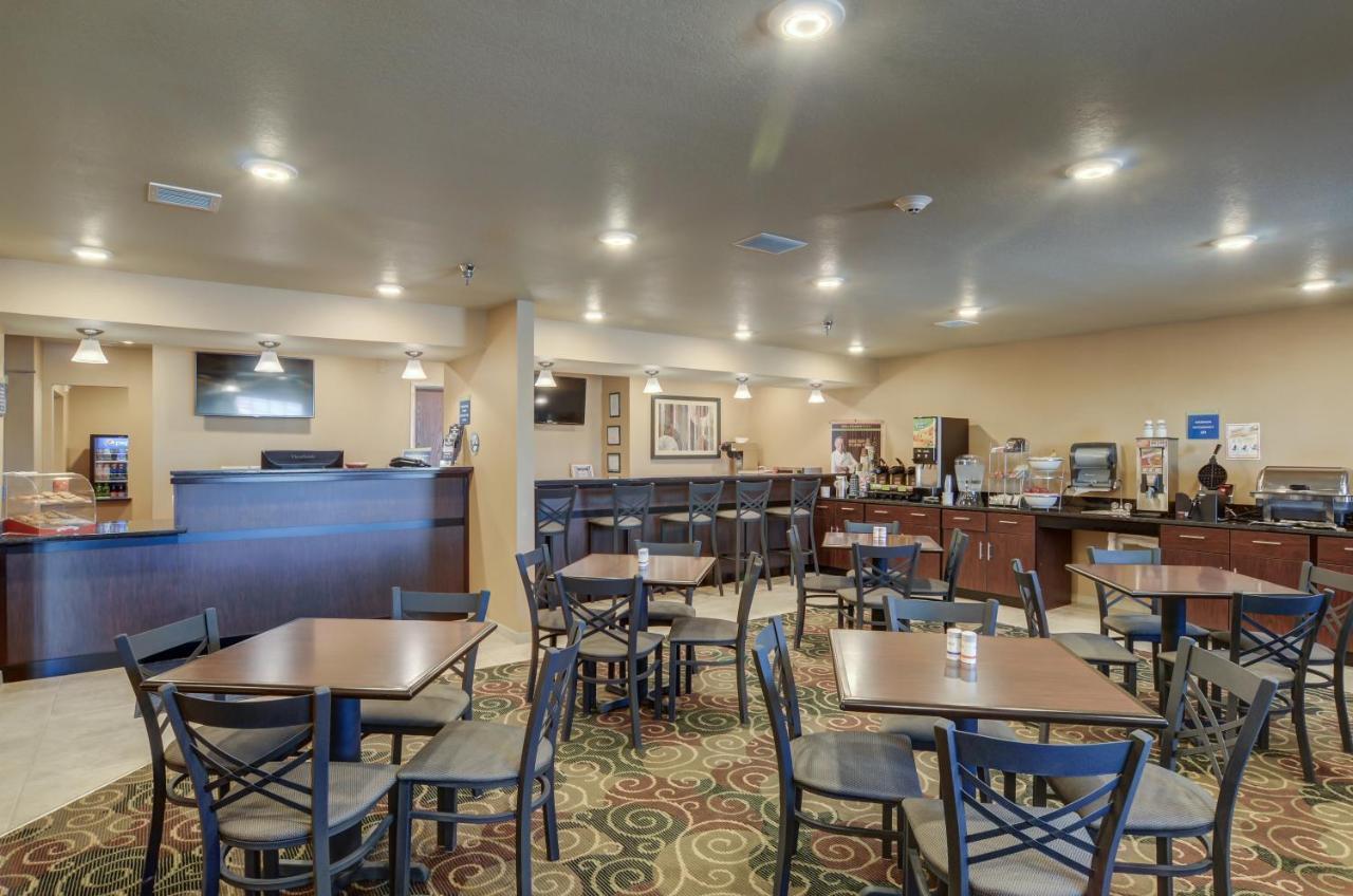 Cobblestone Inn & Suites-Kersey Ngoại thất bức ảnh