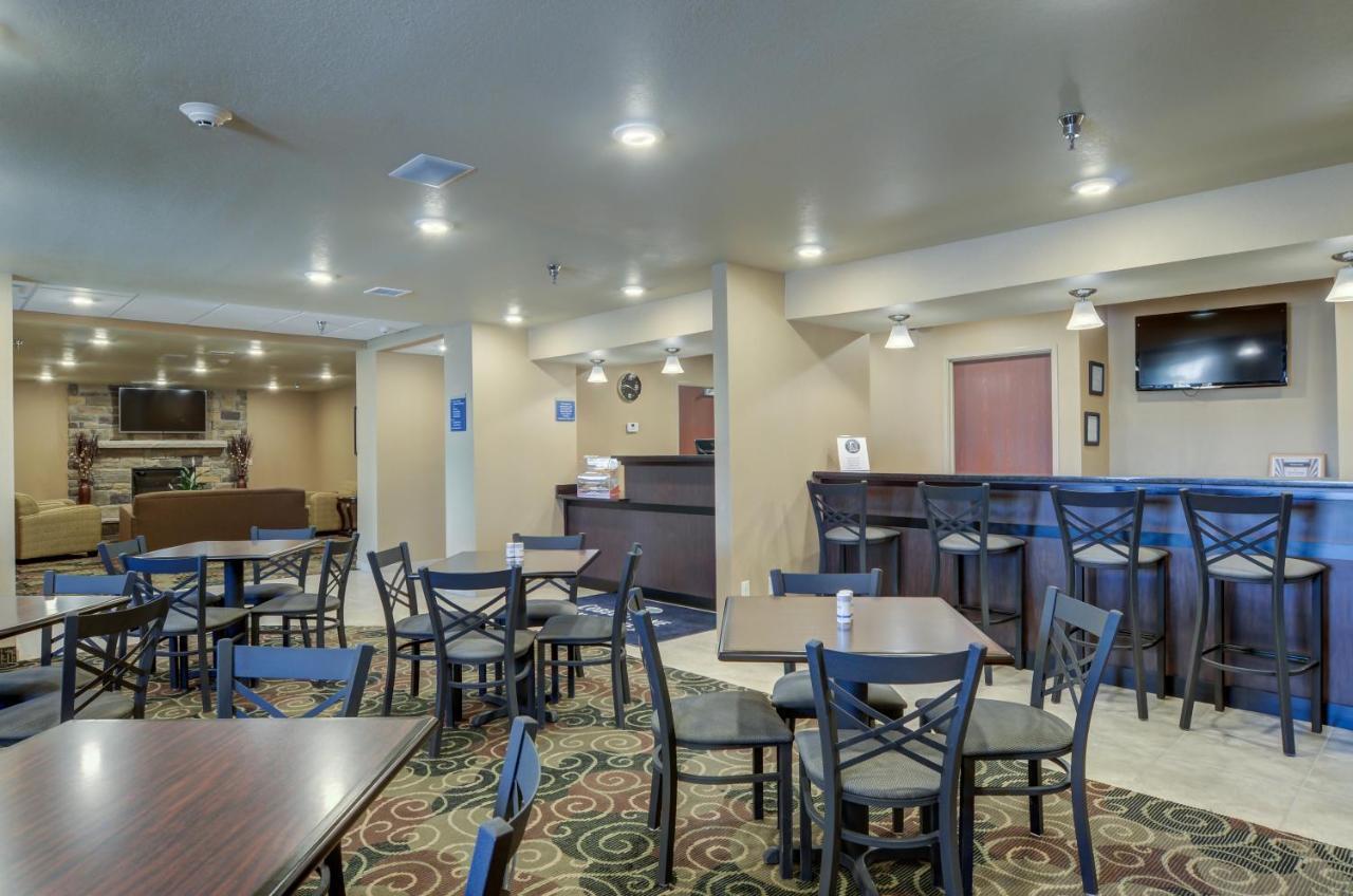 Cobblestone Inn & Suites-Kersey Ngoại thất bức ảnh