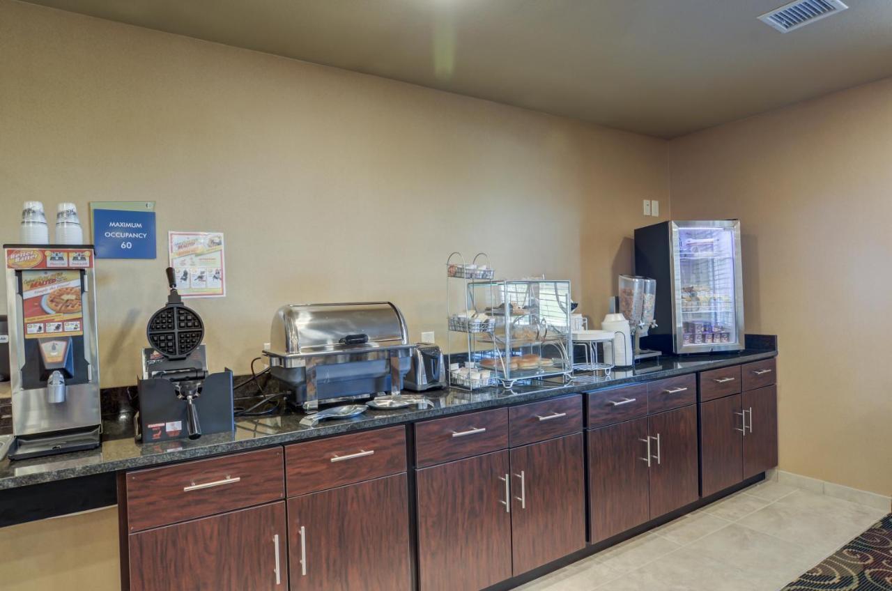 Cobblestone Inn & Suites-Kersey Ngoại thất bức ảnh